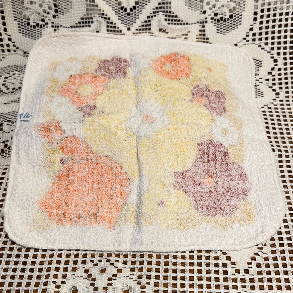 Retro Floral Bath and HandTowel - White, Orange, Yellow, Brown - Picture 16 of 16